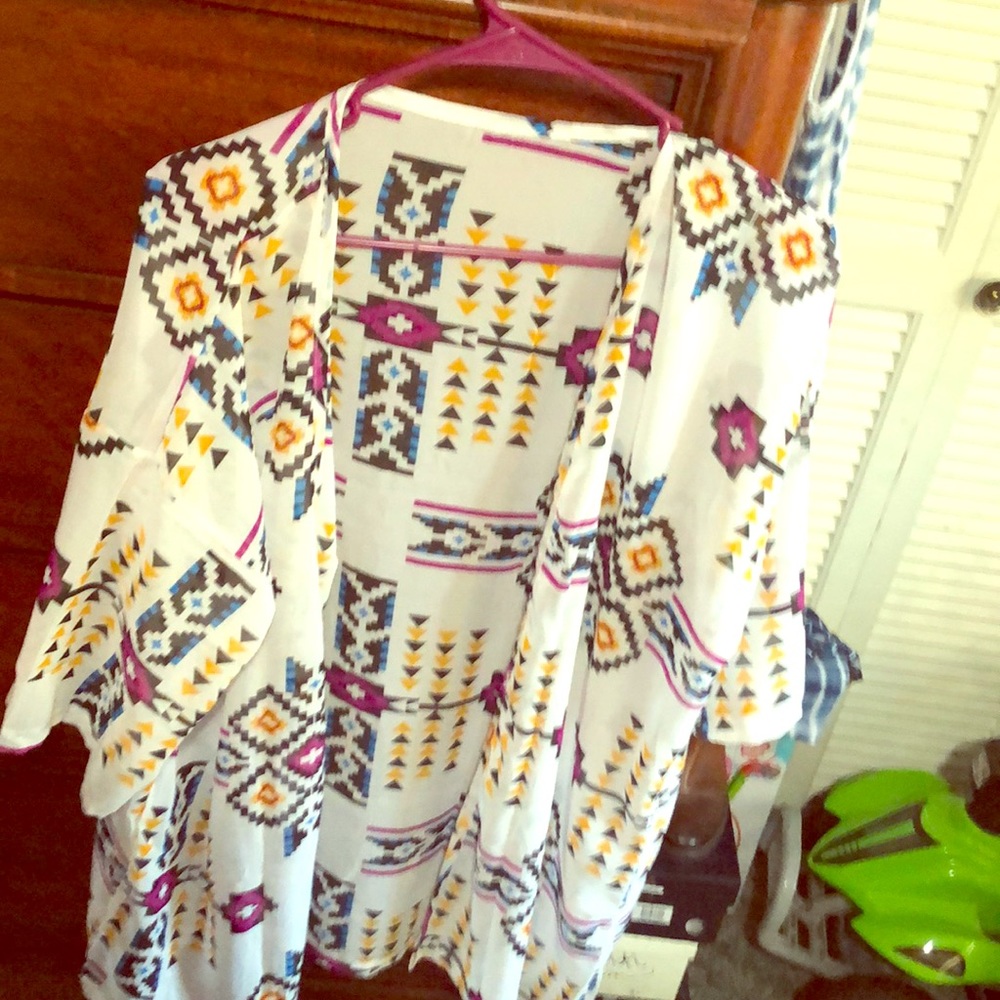 NWOT GEOMETRIC PATTERN CARDIGAN MEDIUM